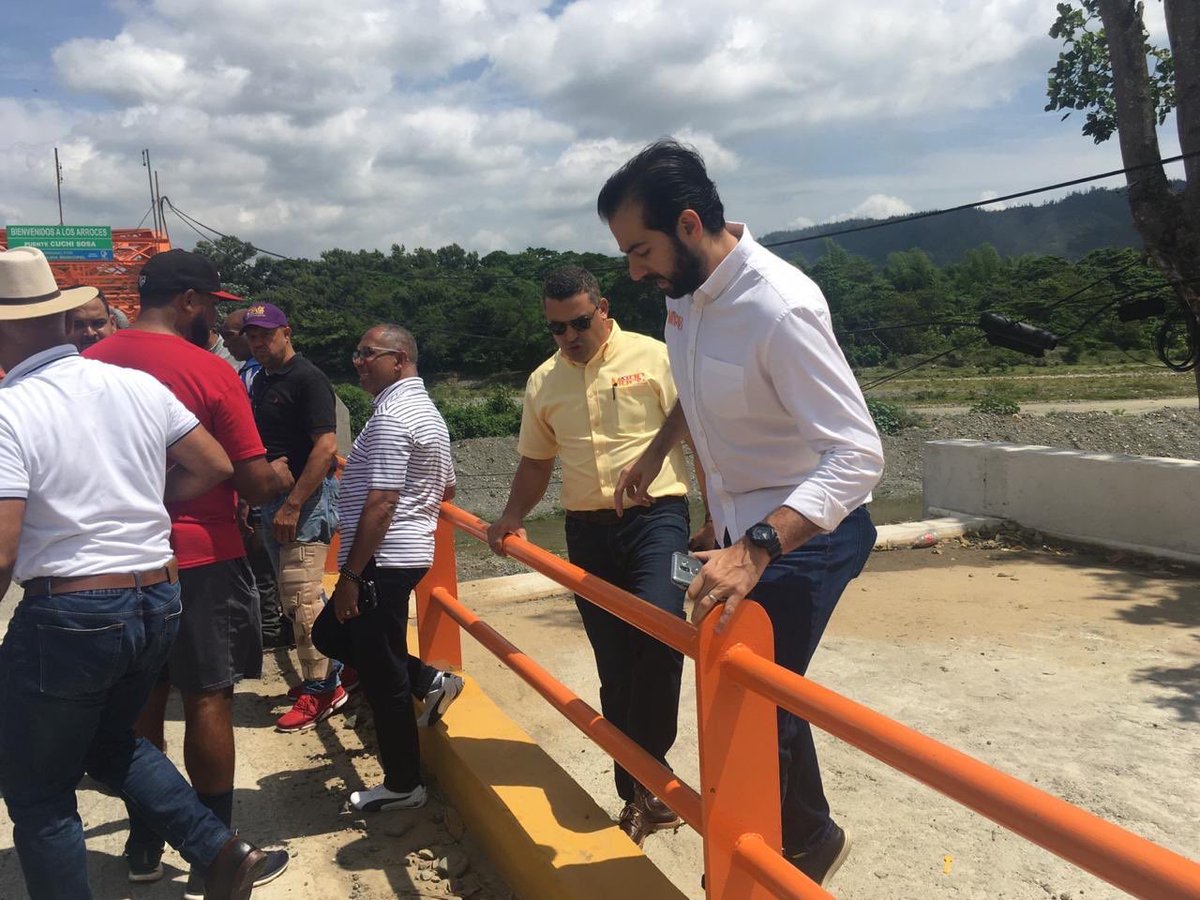 GriselSanchez4's tweet photo. Directores de Mantenimiento Vial; @DouglasBorrell y Pavimentación Vial; #AxelPimentel, del @RDMOPC realizaron un levantamiento en el Puente Cuchi Sosa para evaluar los futuros trabajos a ejecutar en este Puente.
— #GS🦋 —
#MOPCRDesServicio https://t.co/cQfX4vKyCd