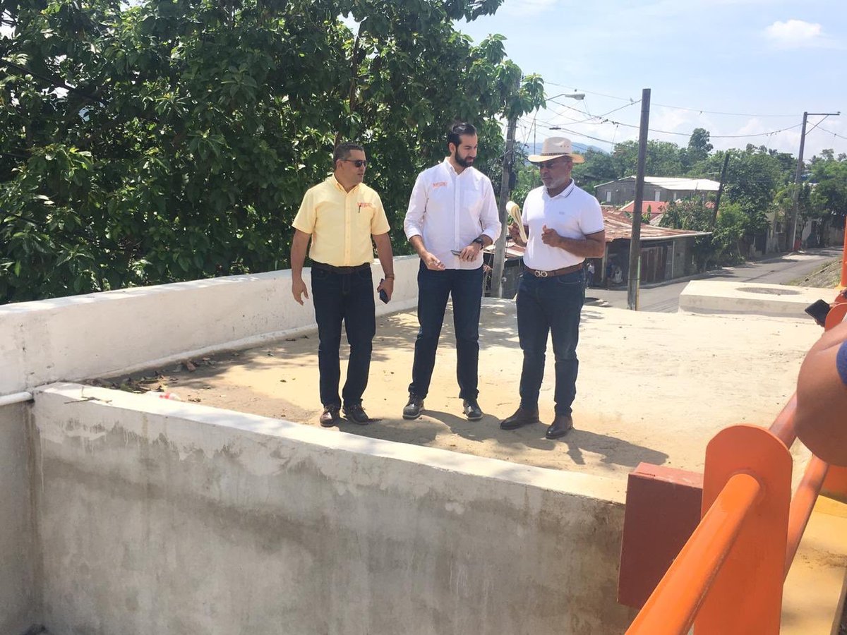 GriselSanchez4's tweet photo. Directores de Mantenimiento Vial; @DouglasBorrell y Pavimentación Vial; #AxelPimentel, del @RDMOPC realizaron un levantamiento en el Puente Cuchi Sosa para evaluar los futuros trabajos a ejecutar en este Puente.
— #GS🦋 —
#MOPCRDesServicio https://t.co/cQfX4vKyCd