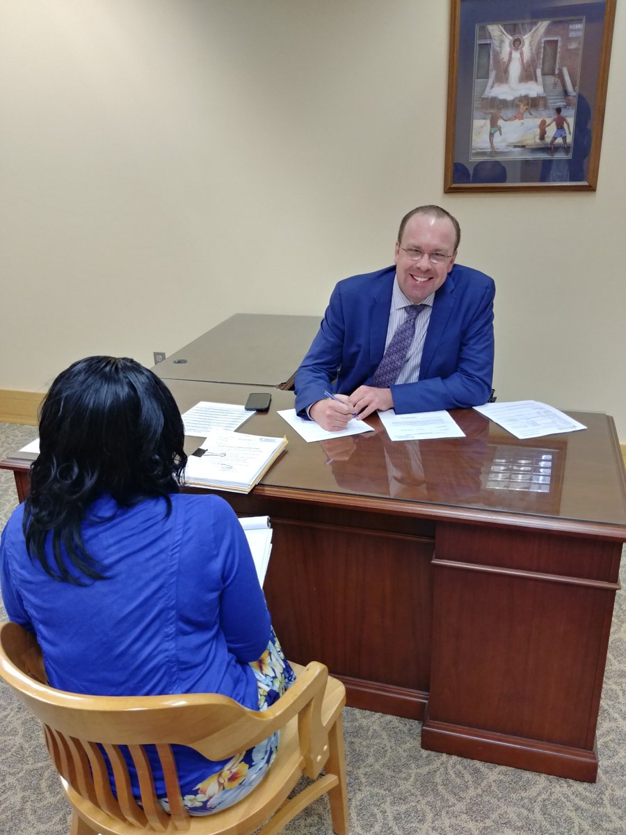 Attorney Keith Brashier assisting a client at one of our weekly #legalhelpdesks.

#freelegalaid #volunteerlawyers #VLB