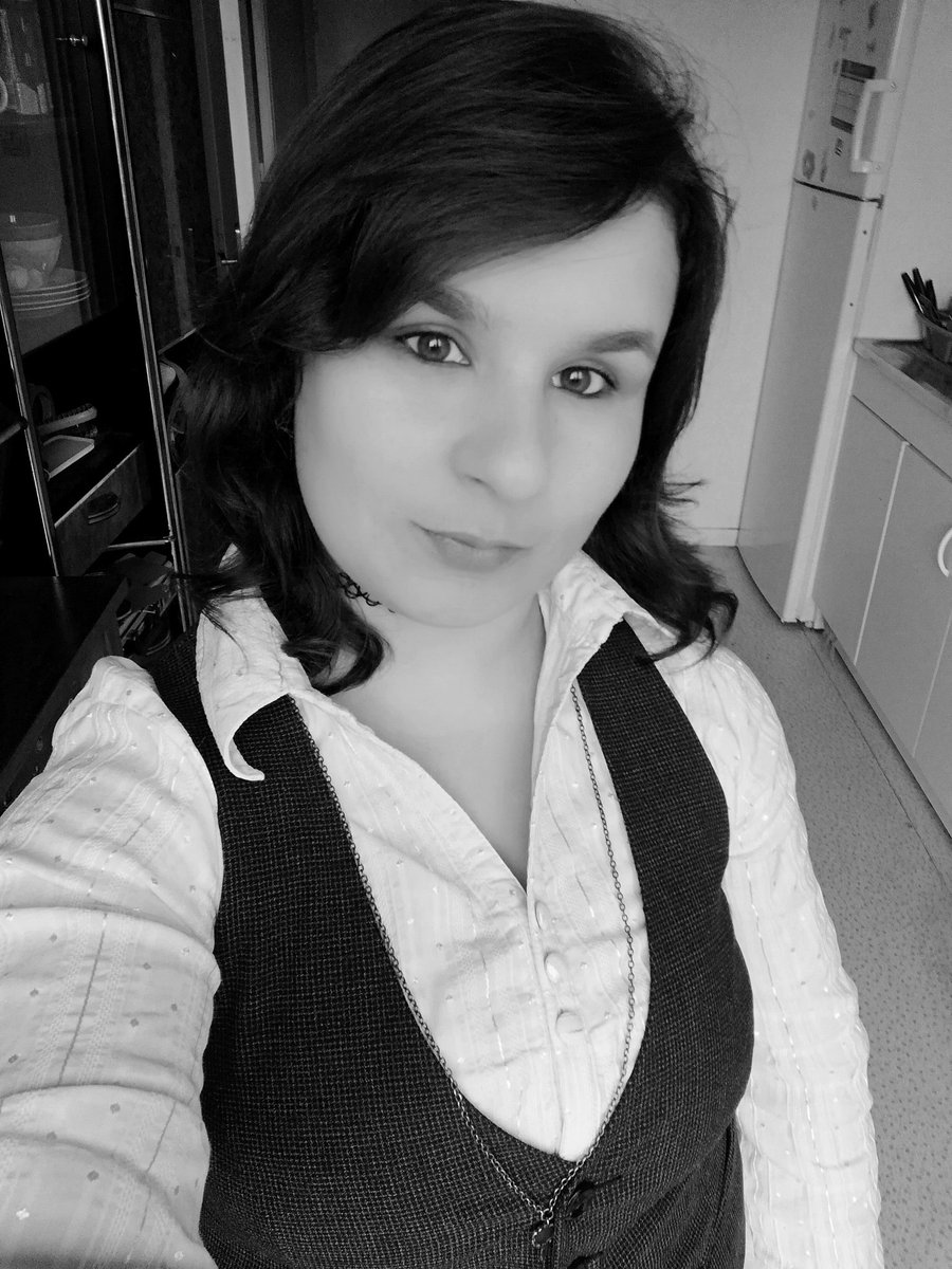electrastar7's tweet photo. You put me in a box, want me to be like you
J'suis pas dans les codes, ça dérange beaucoup
At the end of the day, you cannot change me, boo
Alors, laisse-moi m'envoler
I'm not rich, but I'm shining bright
I can see my kingdom now
Quand je rêve, je suis un roi
@iambilalhassani https://t.co/1ekCHmMvzr