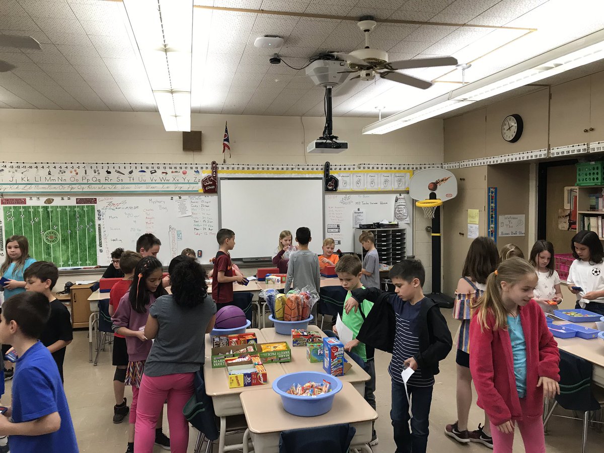 The students of Munson loved shopping at the school-wide Bonus Bucks Store today! Thanks <a href="/MunsonPTO/">Munson PTO</a> for helping make this happen! <a href="/ChardonSchools/">Chardon Schools</a> #mrb