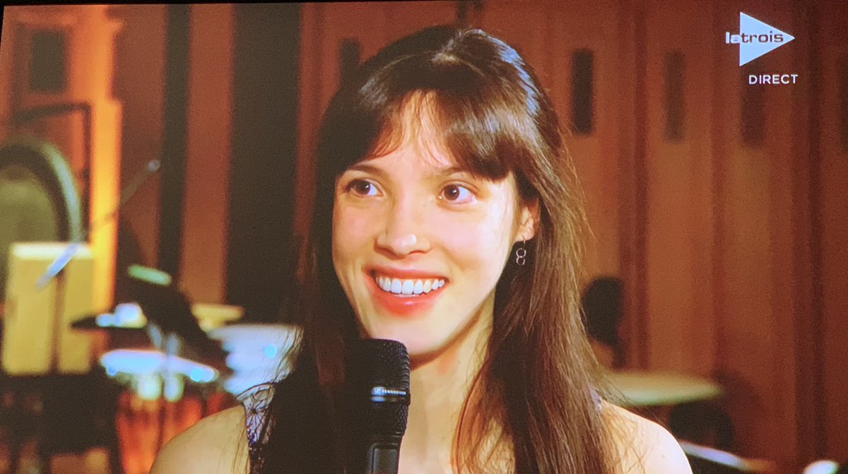 blatteur's tweet photo. Sylvia Huang is happy. The public also. Thanks and rendez-vous Saturday #kew #qeimc #cmireb #violin2019 https://t.co/zTUerqzcAy