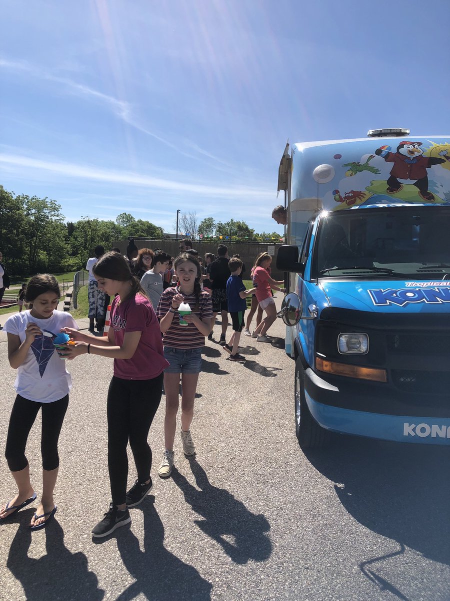 MissBunyard's tweet image. What a beautiful day for our Literacy Celebration! Thanks to all the teachers and parents that helped make today a success! I think the students enjoyed the bbq, food trucks, and carnival games! #CMSLearns