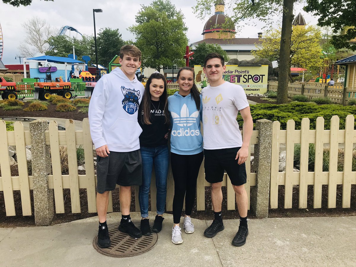 Psugrrl's tweet photo. Despite cloudy weather, the LHS Class of 2019 had a great time at @cedarpoint today! 🎡🎢🎠#ec_proud #ec_high https://t.co/VUiToNT0Ki
