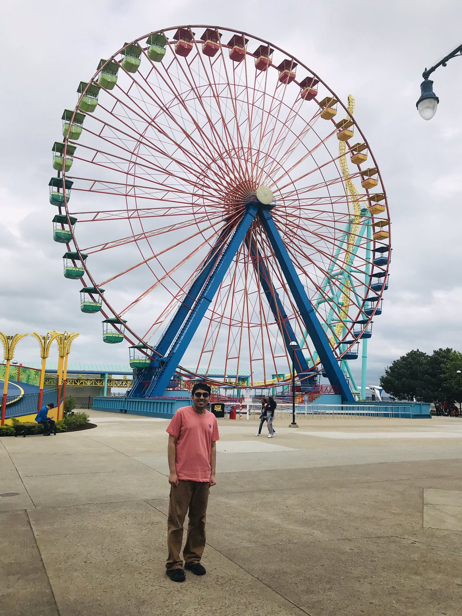 Psugrrl's tweet photo. Despite cloudy weather, the LHS Class of 2019 had a great time at @cedarpoint today! 🎡🎢🎠#ec_proud #ec_high https://t.co/VUiToNT0Ki