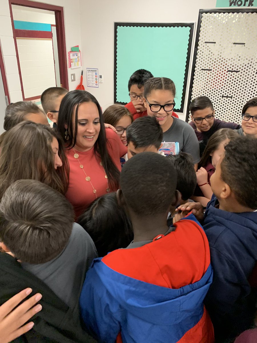 CRemes_LVES's tweet photo. Saying a bittersweet goodbye to the best co-teacher I could ask for! Good luck in your promotion!!! Thank you so much for teaching me all these years! @EPrieto_SVES @SVista_ES https://t.co/3GSNH2Ok1G