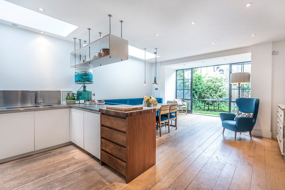 ViewPhotosUK's tweet photo. What's a nice start of the week. A beautiful property in Clapham.
#Streatham #Tooting #London #property #week #ideas #Extension #detail #photo #lovemyjob #homesforsale https://t.co/SnnByxYUNu