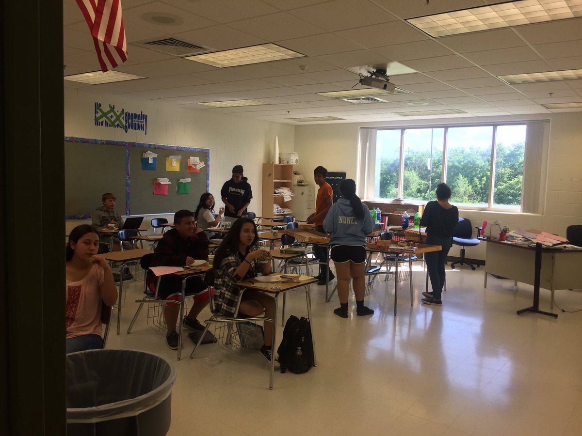 ELL_Adventures's tweet photo. “If you feed them, they will come.” 🍕🍕🍕🍕😋
Rocking out some Algebra and Geometry extra help sessions with these awesome #Pioneers!
Thank you #LedosPizza!
#TwitterlessPriscilla
#GrowPioneers
@fcpsk12 @Deb__Crawford @raegan_rangel @jaltendorf17 🍕 https://t.co/ItAtBUOQ2M