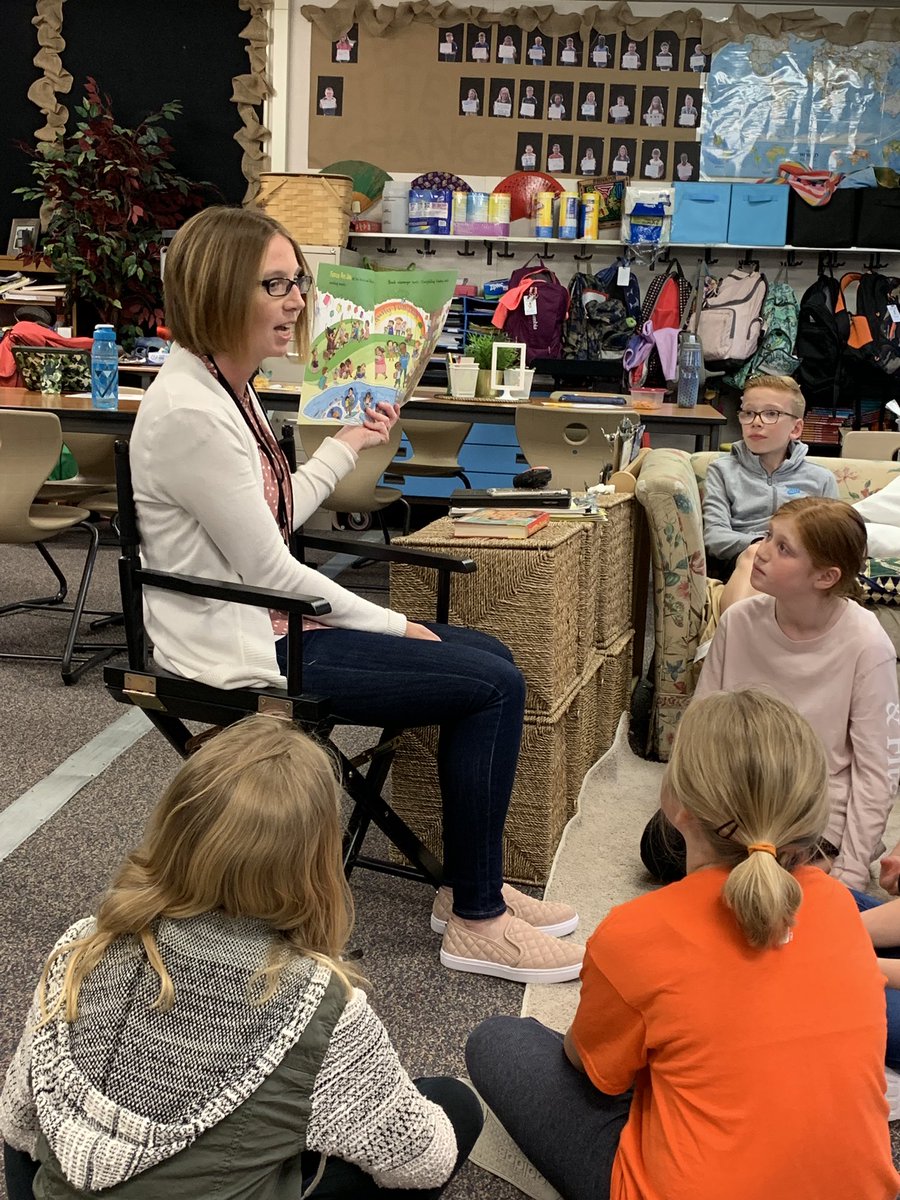 Renick_Class's tweet photo. Today, we welcomed our first mystery guest for this week. Thank you Mrs. Walker for sharing “The Magician’s Hat” with us and joining us for a community circle about dreaming and being dreamers! @janetwalker12 #communitycircleguests #tcecardinals #almostfifthgraders https://t.co/CZws1ixvYX