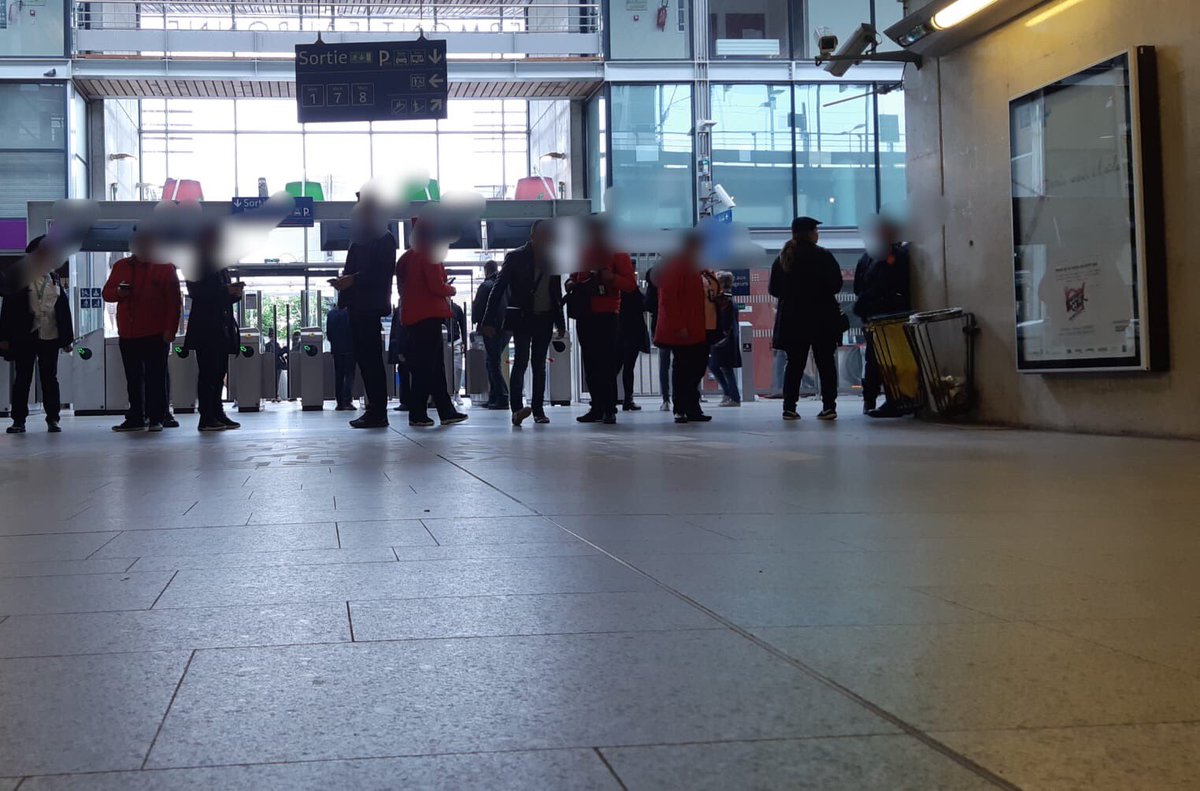 fortune33875542's tweet photo. 20 mai,les équipes de contrôle de St Lazare,l’Unité Accueil de Contrôle Voyageur de Paris Nord,les agents gare de la ligne H et les équipes de la sûreté ferroviaire ont allié leur force pour une opération de lutte antifraude en bouclant la gare de Ermont-Eaubonne. https://t.co/EX64mBSl3d