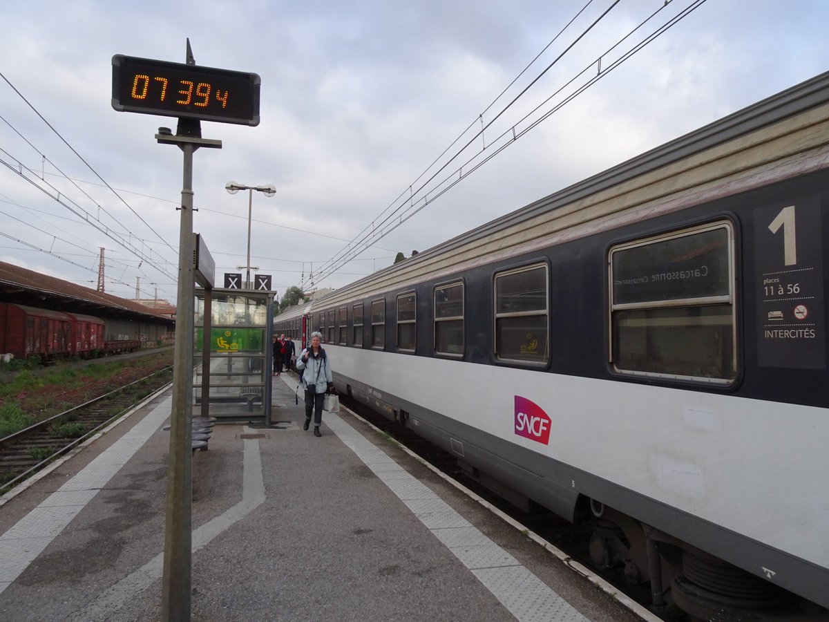 Albert_GdC's tweet photo. Esta mañana he llegado puntualmente a Carcasona con el tren nocturno desde París-Austerlitz.
No hay color entre viajar recostado y despertarse en el otro extremo de Francia, o pasar 5 o 6 horas sentado en un TGV!
@THAlhambra https://t.co/gJJs3NlPuI
