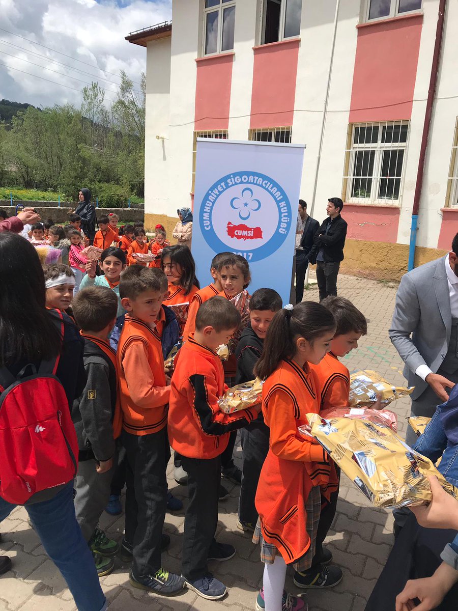 cumsi_'s tweet photo. Mutluluğa El Uzat projesiyle Şerefiye Vali Aydın Güçlü İlk/Orta Okulu öğrencilerine @GencHatice  Hocamız ve  kulüp üyelerimizle beraber ziyarette bulunduk. https://t.co/41ekMt7J4f