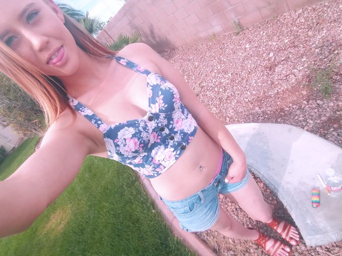 Watch Ali Novak's leaked NSFW photo on TwXstars