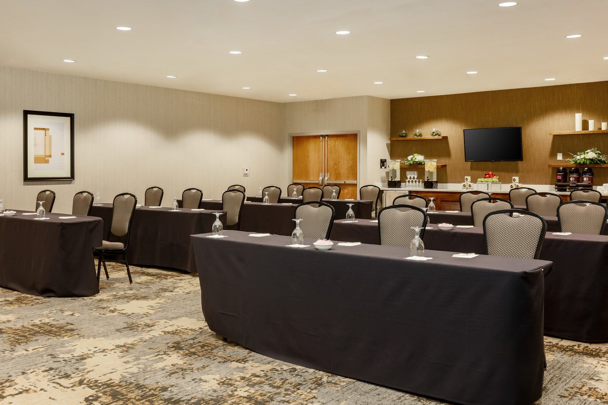 DoubleTree_SRC's tweet image. Planning your next conference, meeting or social gathering? With over 1,300 sq ft of event space, we&apos;re sure to have the perfect spot for you!