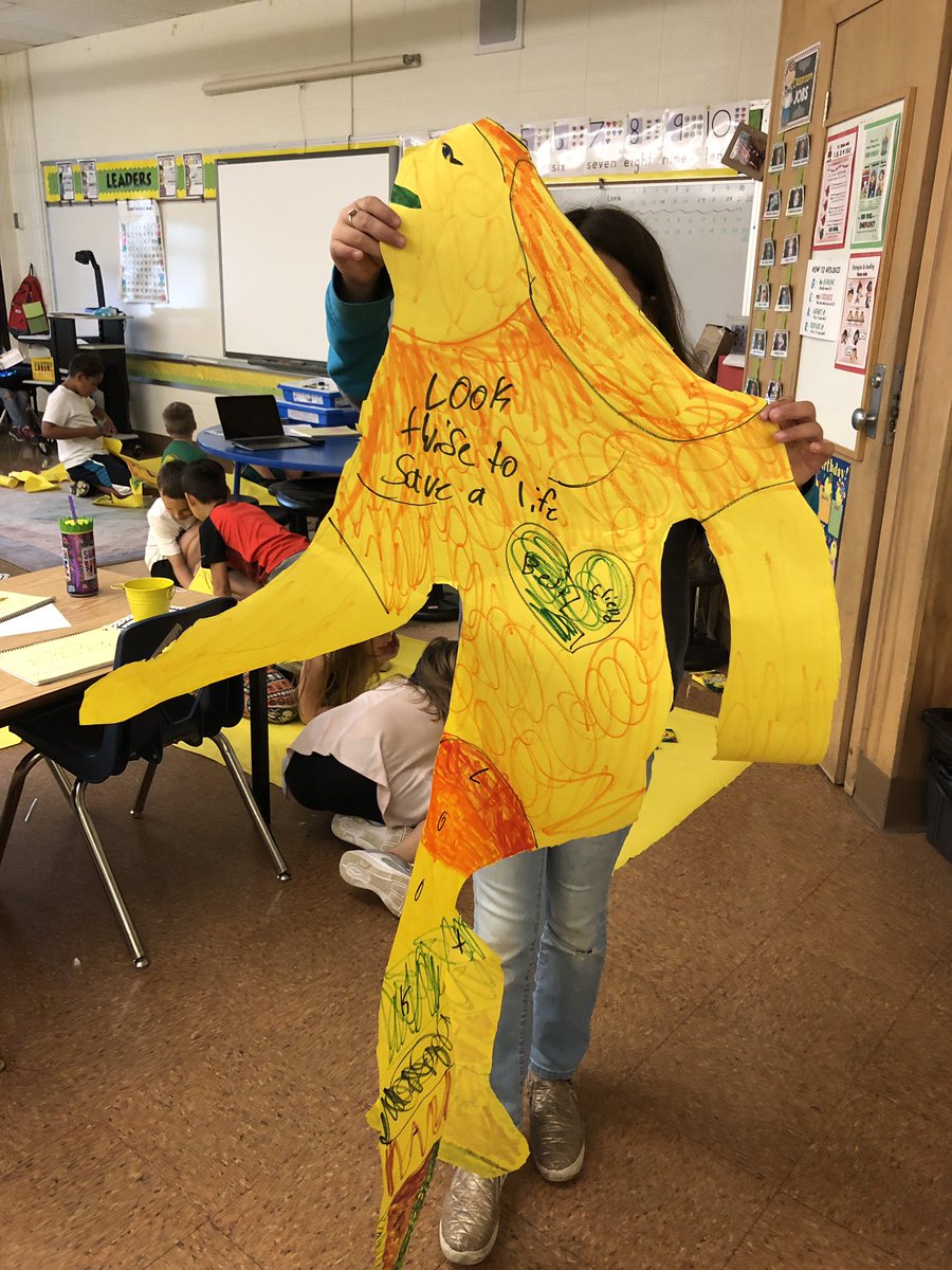 kristiemartinn's tweet photo. My 2nd grade students @JeffriesSPS have learned about pedestrian safety. They made Mr. Walker silhouettes and talked about ways to stay safe when walking. #SGFyields #stop4me https://t.co/erRTdyC0kP