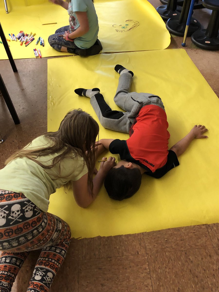 kristiemartinn's tweet photo. My 2nd grade students @JeffriesSPS have learned about pedestrian safety. They made Mr. Walker silhouettes and talked about ways to stay safe when walking. #SGFyields #stop4me https://t.co/erRTdyC0kP