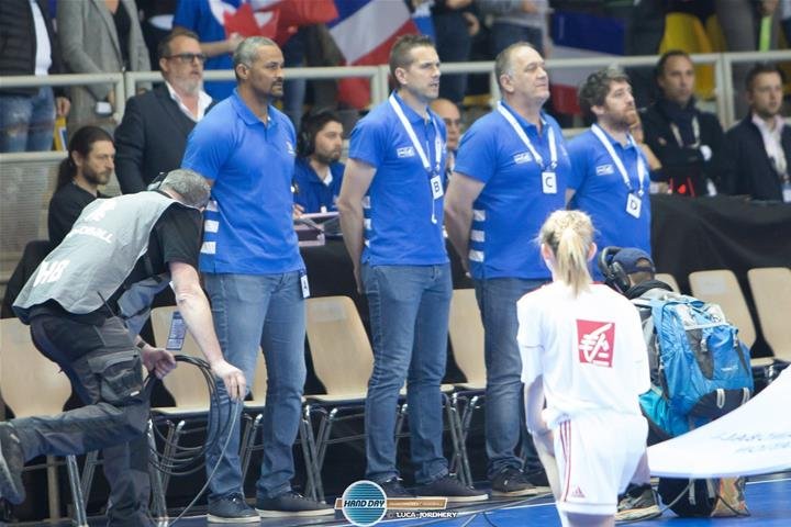 HandDayfr's tweet photo. [#EdFM] Le groupe des 17 bleus retenus par @dinart33 pour les qualifications de @EHFEURO 2020 avec notamment 2 petits nouveaux : Yann #Genty et Jean-Jacques #Acquevillo #ehfeuro2020. #BleuetFier @LidlStarligue @crmhb @stregspiller @Dipandaadrien 
https://t.co/bxh7C8mQtX https://t.co/54Xl4xcwZp