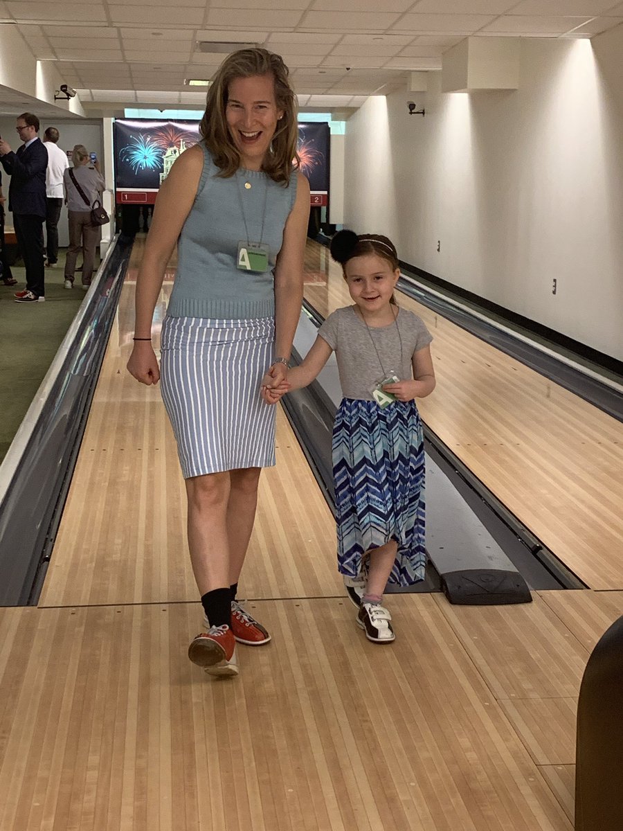 KPorterBham's tweet photo. My team captain (Michaela) and her co-captain! @AAWR_org Thank you @M_Dorsey_MD for an amazing #ACR2019 experience. #RADparents https://t.co/YsrXd3XUZW