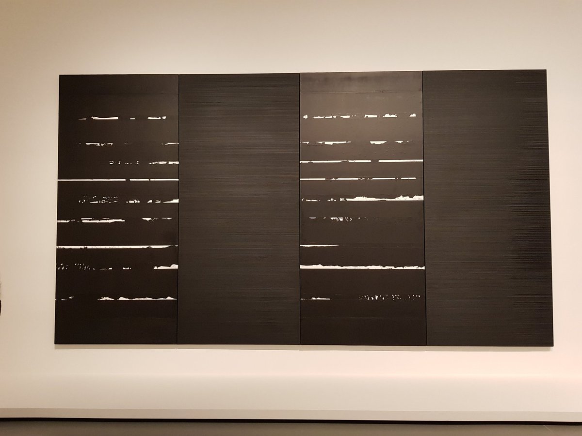 MimiMichelle9's tweet photo. Toujours à #Fondationlouisvuitton la #collectiondelafondation @FondationLV #JoanMitchell #Mitchell #CarlAndre #Andre #PierreSoulages #Soulages #GerhardRichter #Richter #NieleToroni #Toroni #MarkBradford #Bradford #RaymondHains #Hains #FrançoisMorellet #Morellet #DanFlavin #Flavin https://t.co/z6m2Enqhp8