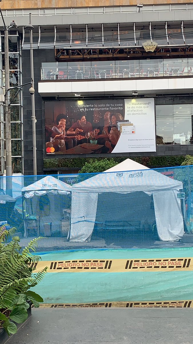 lozanoides's tweet photo. @MastercardCol no entiendo el mensaje de tu publicidad. Apuesto a que invertiste mucho en algo que no se entiende. 👎 https://t.co/Sex87qggQz