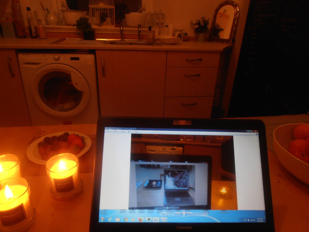 DoesThings__'s tweet image. Re-enacting the remembrance vigil for my little Princess 🖤                     #frameswithinframes  #frameswithinframeswithinframes