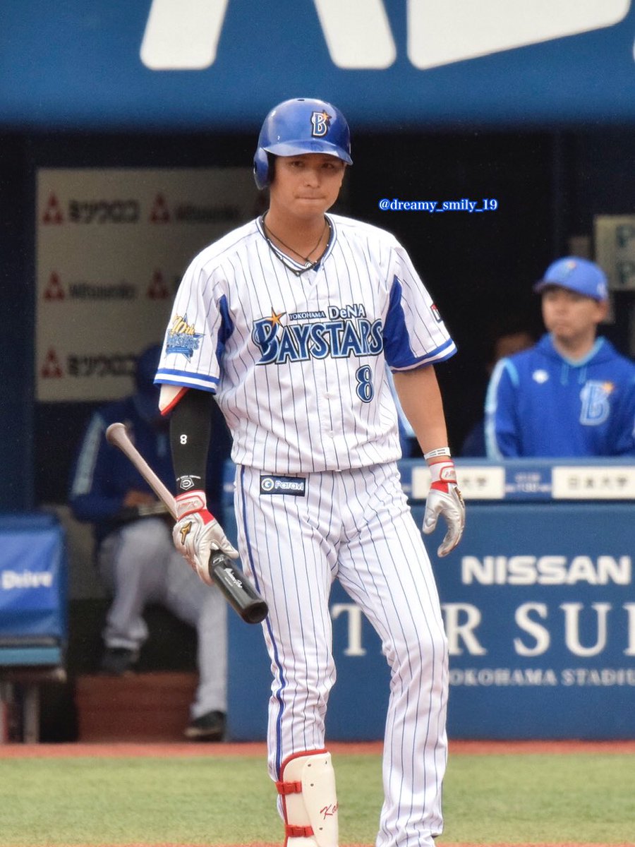 ヨシト 横浜一心 على تويتر 5 1 横浜スタジアム 打席入り 神里和毅選手 3塁上田コーチからのサイン確認 Baystars 神里和毅