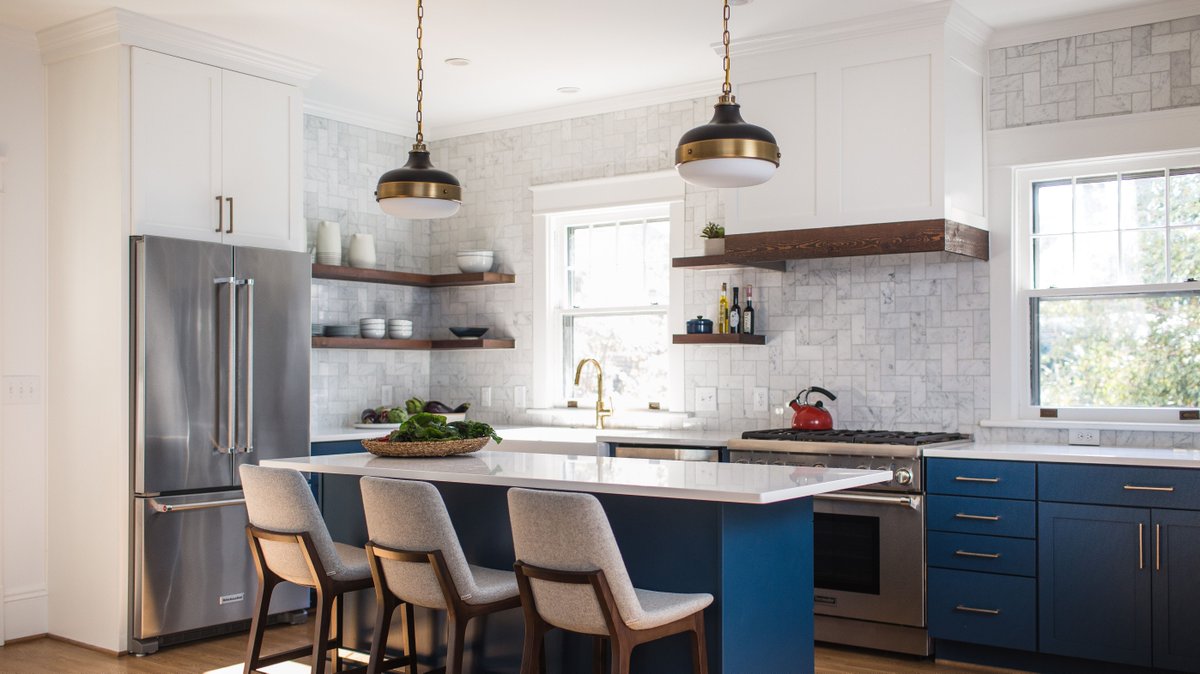 Benjamin_Moore's tweet image. Introducing our new Spotlight Program. Where we shine a light on how designers use color. Like this beautiful, dreamy kitchen by @carolynleonadesign. #designerspotlight

📸: @michaelvangraham
Want to be in the spotlight? Download the form here: bit.ly/2XIFeaf.