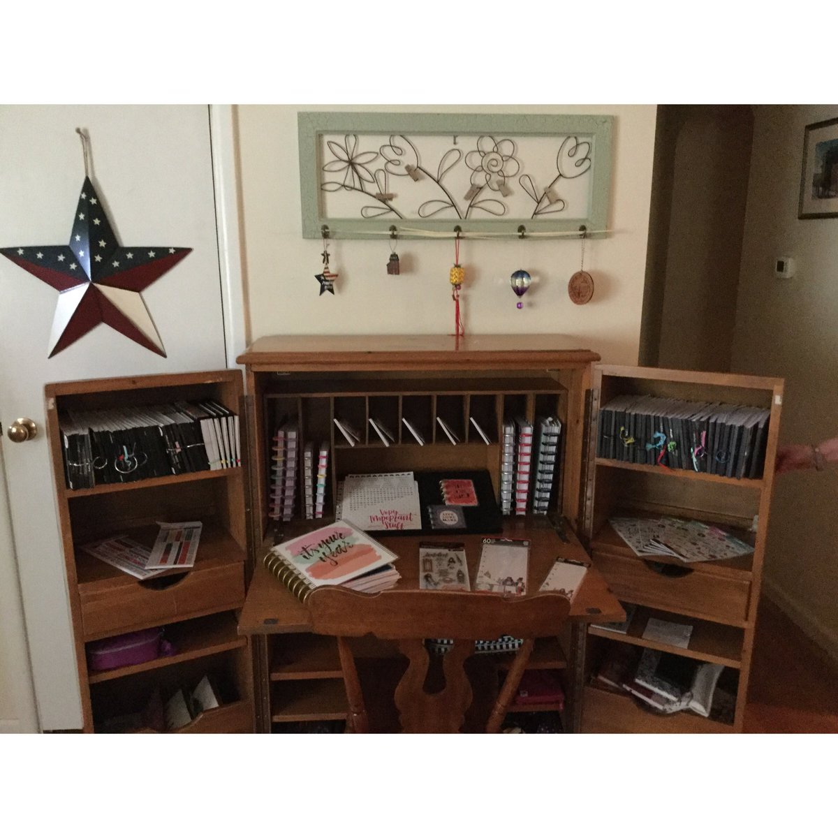 futurewriter13's tweet image. I’m organizing my new desk to use it for my Happy Planning and writing! I’m sure all of the people who have sat here and wrote before me will provide endless inspiration for me! 

#afterpictures #plannerdesk #planningspace #writingspace