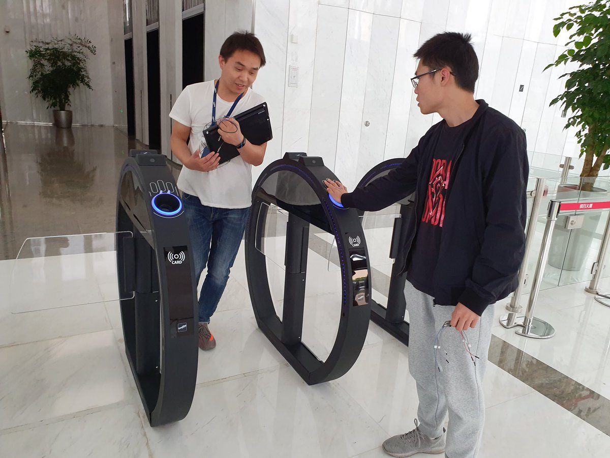 rogerwuethrich's tweet image. 👉🏼   corporate access control in 🇨🇳. No batch needed anymoore❗ #facerecognition #palmrecognition #AI #Security