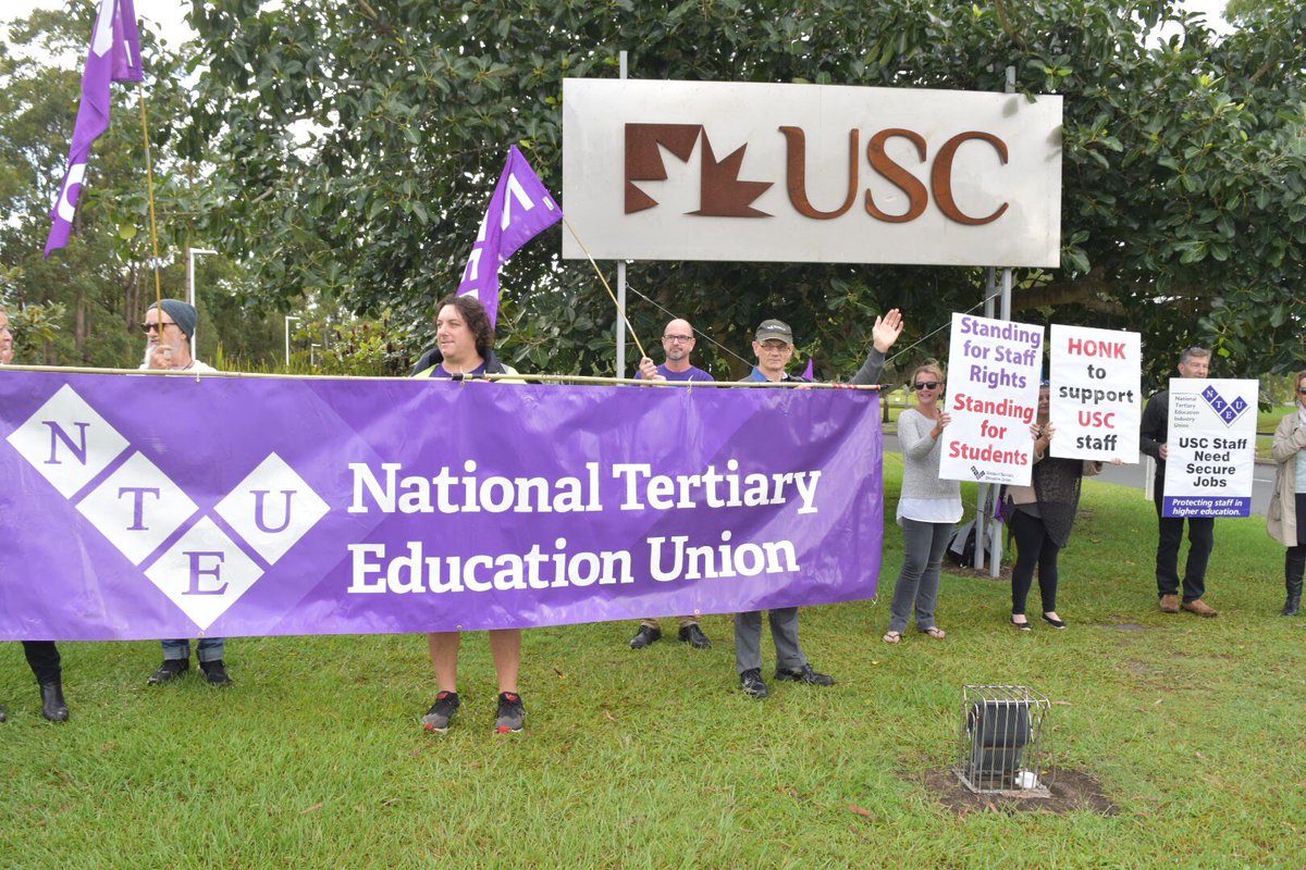 #USC staff on the #NTEU picket line. What do we want? Job Security! Fair Workloads! A&TSI employment targets! A better deal! @NTEUQldDivSec