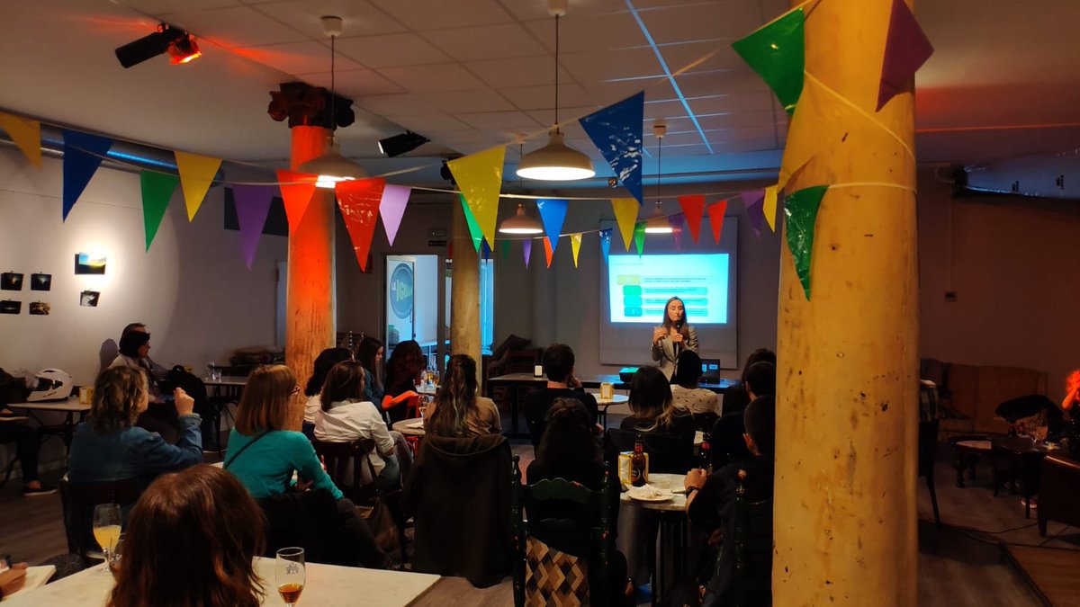 AnaMaria_rzln's tweet photo. ¡Gracias! A todo el público por venir al estreno de #Pint19BCN #Pint18ES ☺️ y a 📍 @ La Iguana bar por acogernos un año más para hablar sobre #MenteMaravillosa! 👏 ¡nos vemos mañana con más ciencia! #autismo #autisme #ciencia #divulgación 🧡 https://t.co/BGV956mIZK
