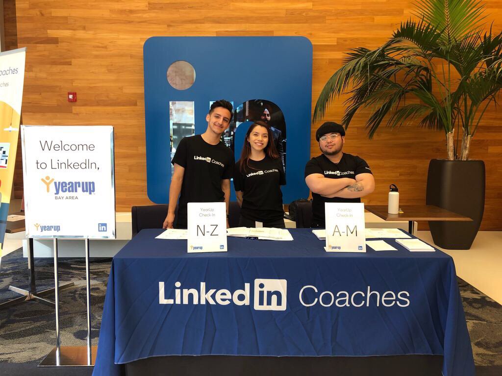 YearUpBayArea's tweet photo. LinkedIn rolled out the royal carpet for our entire community last Friday for #InDay. Over 260 trainees connected with executives, workshopped their profiles, networked 1:1 over lunch, and engaged in informative career panels. Thank you #LinkedInforGood! @LinkedIn @LinkedInImpact https://t.co/SluiBnXxMz