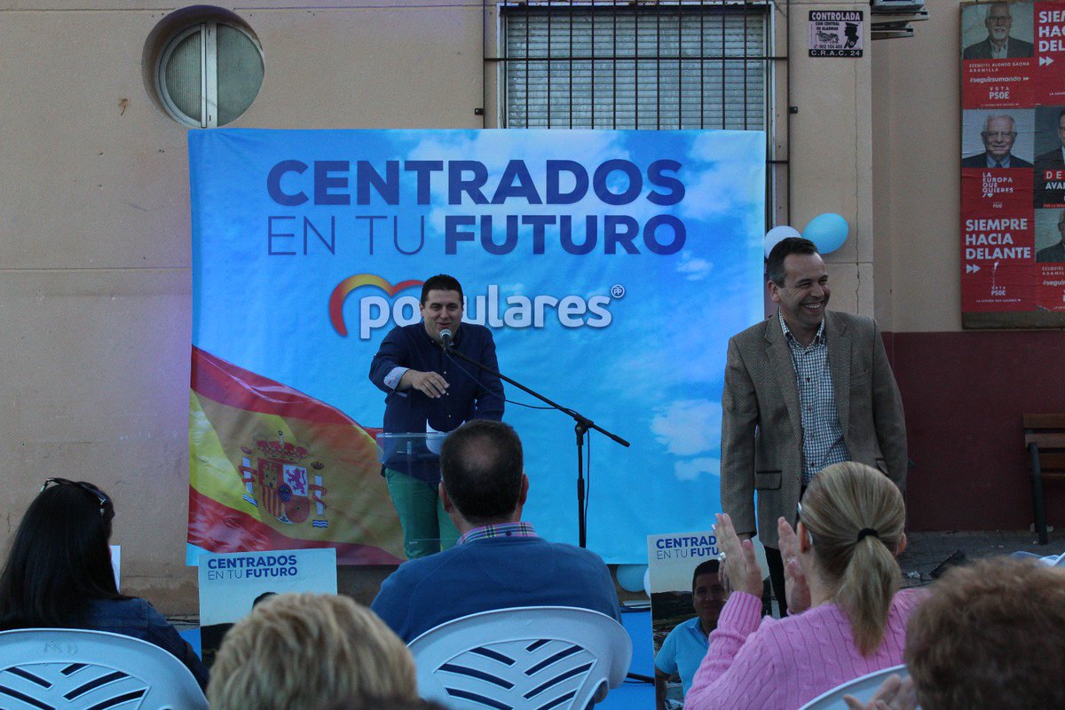 PPAbanilla's tweet photo. 📸GRACIAS BARINAS! Ayer disfrutamos de un mitin rodeado de gente👩‍👧‍👦 con ganas de ayudar a su pueblo. 
El próximo 26M vamos a luchar por 👉vosotros y por todos los que estáis apoyándonos. 

#VotaPP #CentradosEnTuFuturo #BlascoXAbanilla https://t.co/KR5IV6atr7