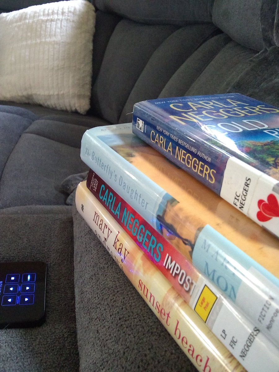 mrstkeyes's tweet photo. @corrinaaallen have no fear I found something to read. https://t.co/lsErmyBUMM