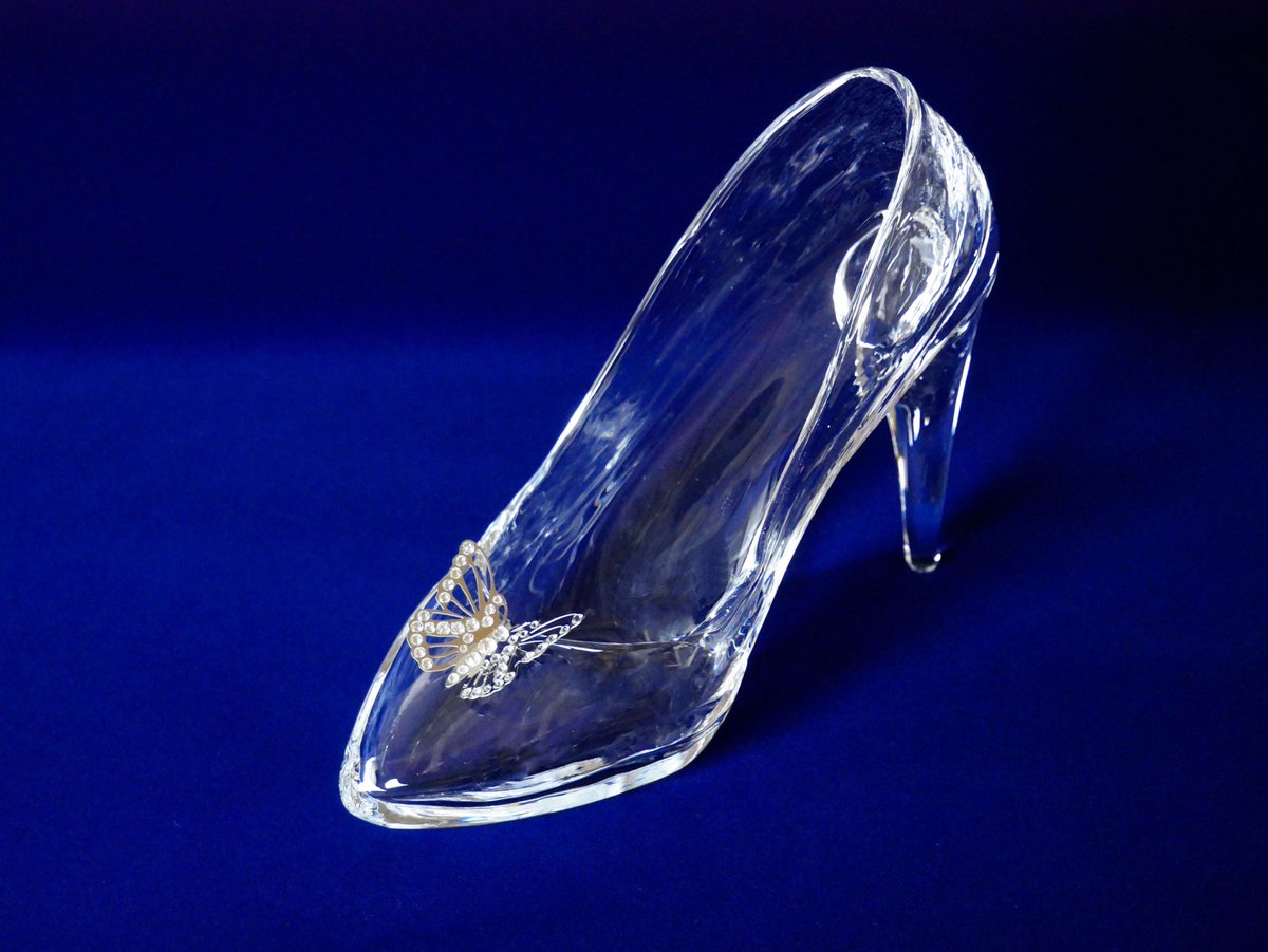 本当に履けるガラスの靴エマ V Twitter ワンポイントタイプ蝶々 シンプルなガラスの靴にワンポイントでアクセントをつけて可愛らしさを出しました 飾りがたくさんあるよりもシンプルだけど特別感が欲しいという方にピッタリです 本当に履けるガラスの靴エマ