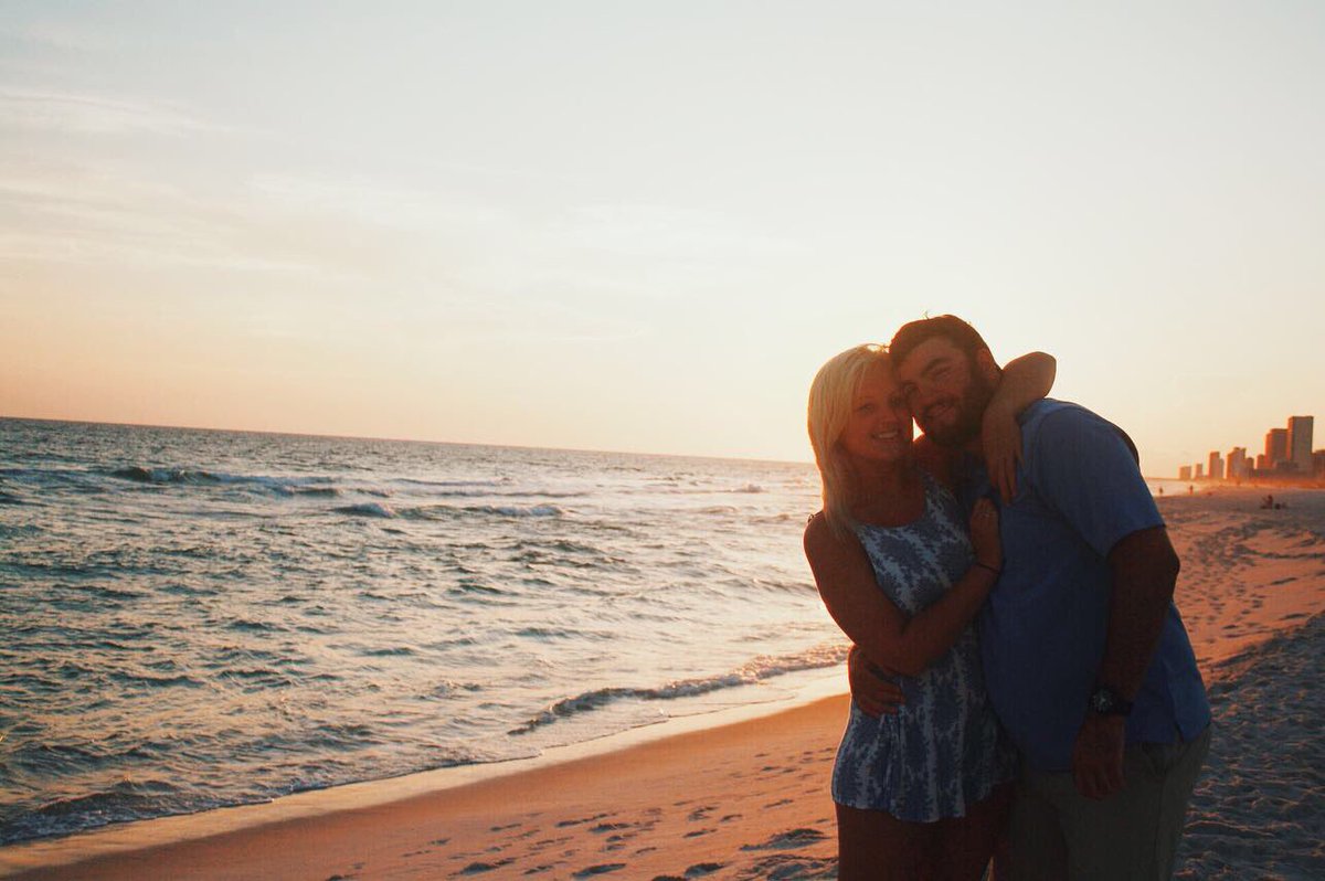 maddiegbabb's tweet photo. This one &amp; sunsets are all I need ❣️ https://t.co/8LUaMh1bmo