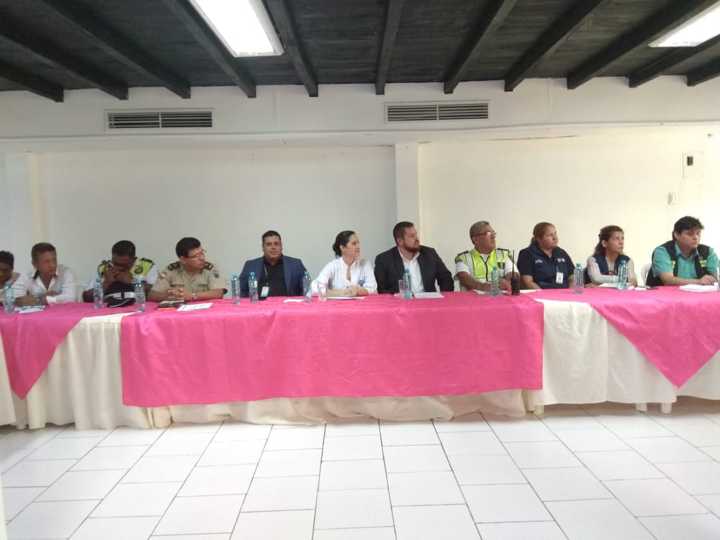 tpposorja's tweet photo. Se realizó Gabinete Distrital en Posorja presidido por el Teniente Político de Posorja David Coronel Saltos,  que junto a la Jefa Política de Guayaquil María José Carvajal trataron diversos temas concernientes a la comunidad. https://t.co/xsvWQFXaLp