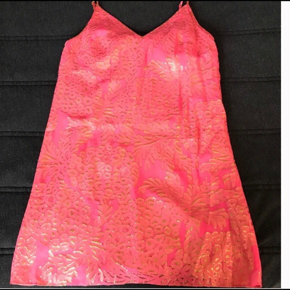 tiff_k_c's tweet photo. So good I had to share! Check out all the items I'm loving on @Poshmarkapp #poshmark #fashion #style #shopmycloset #giannibini #lillypulitzer: https://t.co/j7vvWgzeZ0 https://t.co/dau6vMrRCT