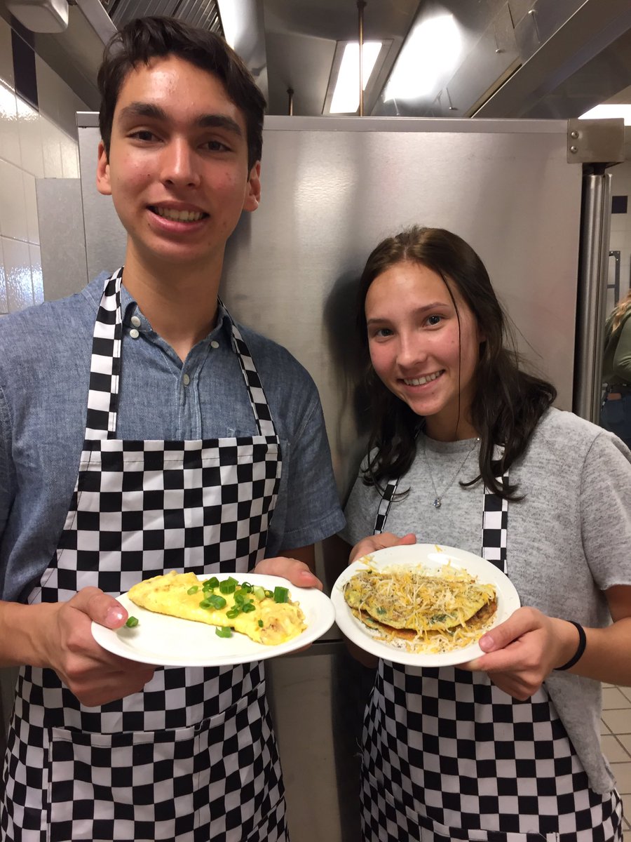 Knightlife_MHS's tweet photo. Omelets! Egg-celent way to end the year! @BrandiHendrix14 @LifeBeyondMHS #MHSFCS #mhscooks https://t.co/cK1gYHPKvj