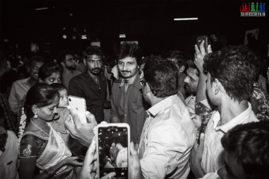 silverscreenin's tweet photo. #Jiiva at the #Gypsy audio and trailer launch yesterday.

@Actorjiiva | @iamnatashasingh | @Dir_Rajumurugan | @Music_Santhosh | @selvakumarskdop | #GypsyAudioLaunch

More pictures here: https://t.co/8fIKgPl3bA https://t.co/AwFcsVQOLX