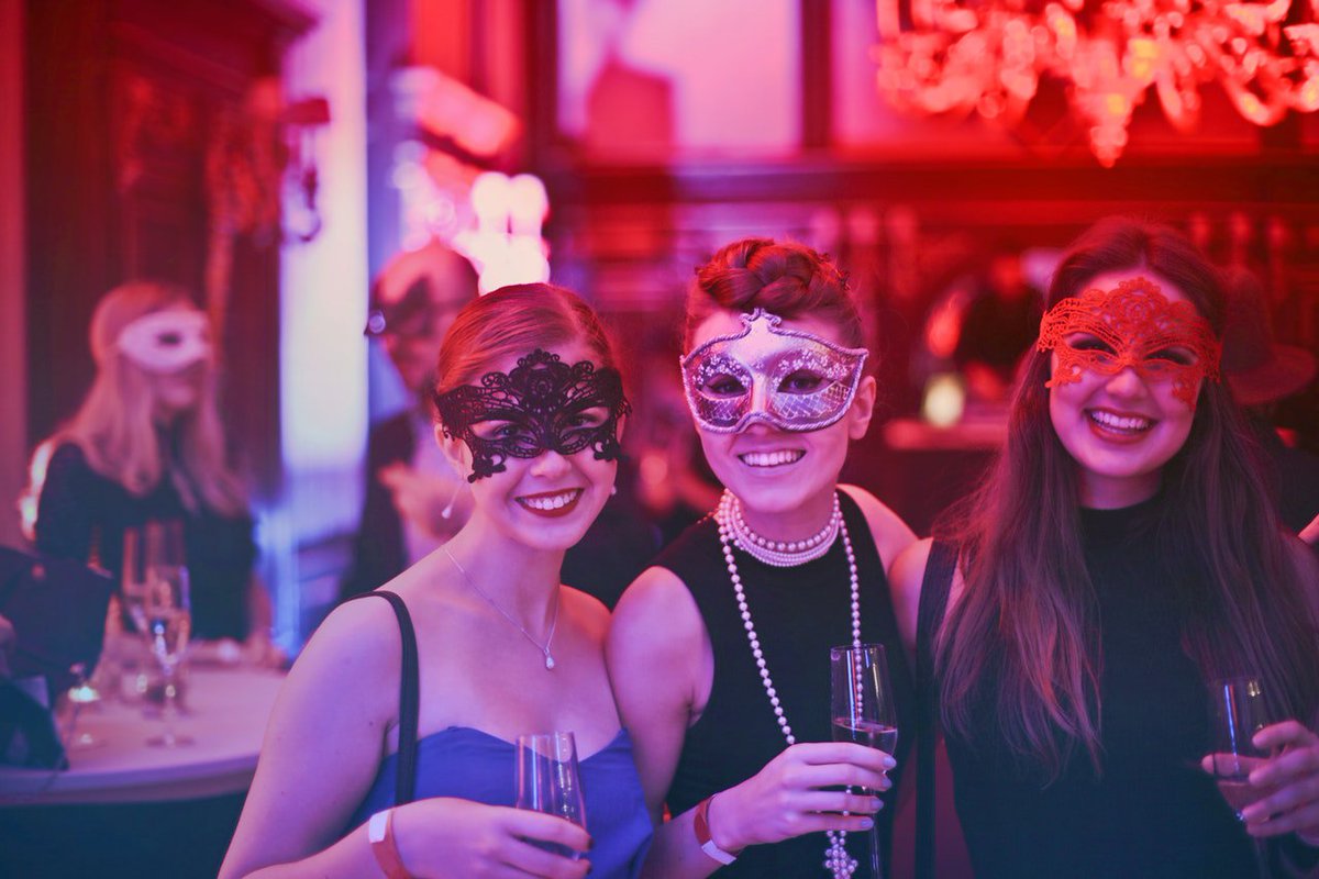 British versus American English: Hen night More info: bit.ly/2rmnlSN #English