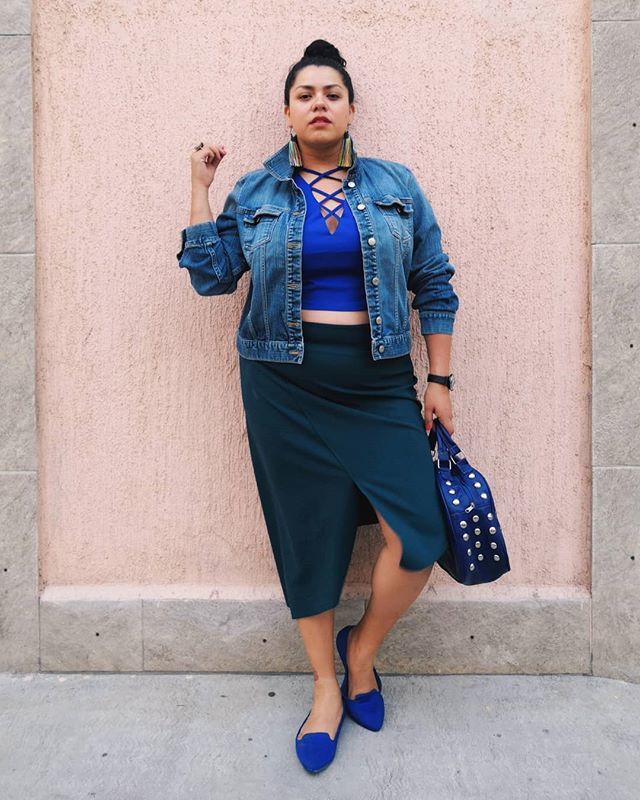 arhemolina's tweet photo. #psblogger No es la ropa, es tu estilo; no es tu cuerpo, es tu actitud 😎 [LOOK: Crop top de @atalia_mx | Falda asimétrica de S💜Y by @liverpool_mexico | Denim jacket de @oldnavy] ✌🏼💋 #yocurvilinea #plussizestyle #curvyconfidence #curvybloggersmx https://t.co/T83ptj2XxT https://t.co/xr242SstJK