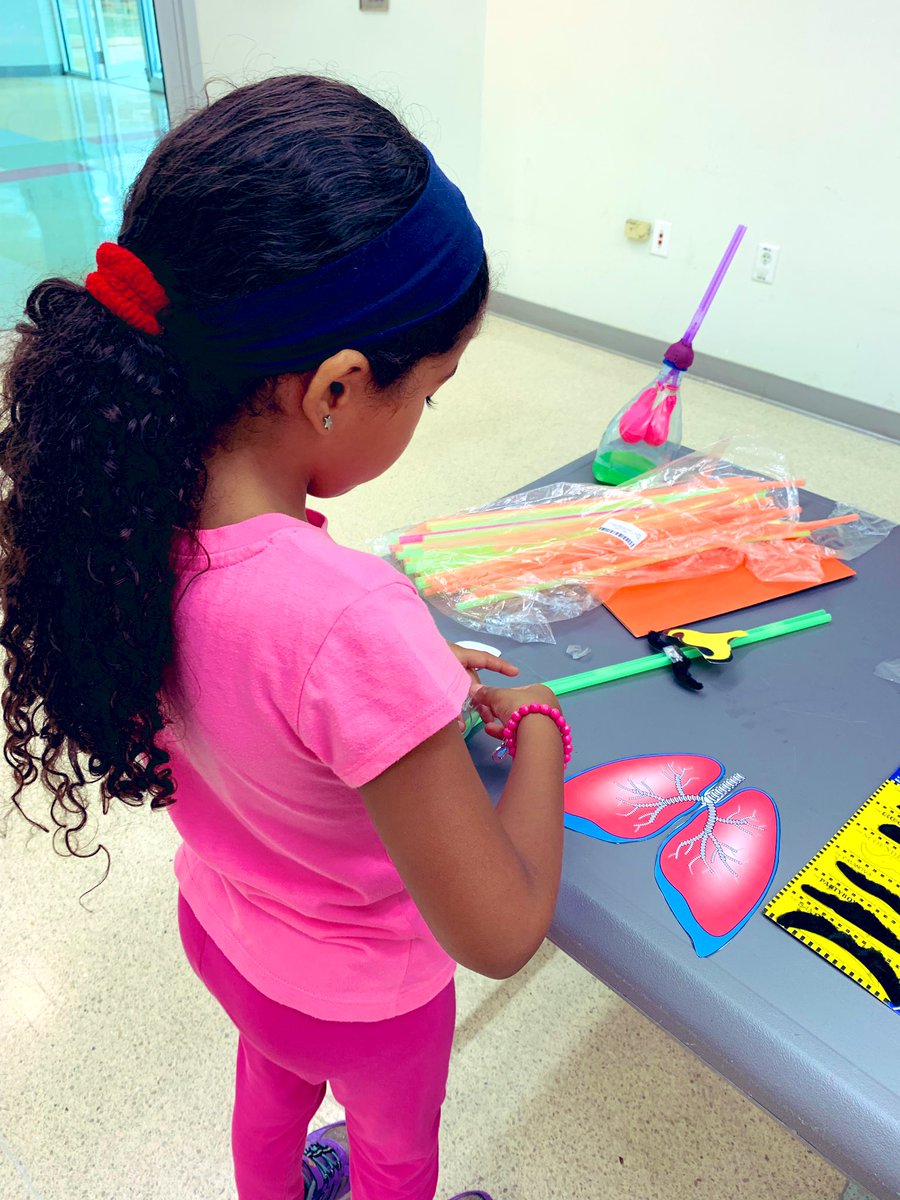 MichelleFIU's tweet photo. Can we all just get-a-LUNG? Lung model with the children of #WestKendall @MDPLS Kendale Lakes Branch with the @GFFNHELP Outreach Team! @joshua_dorbu 
#valuehealth #commUNITY #lungmodels https://t.co/Slj8bWVhiA