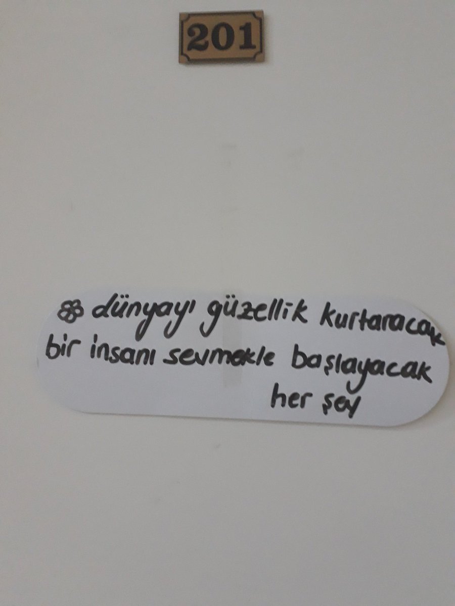gokcerabiaa's tweet photo. Güzel kalpli bir yurt kapısı #guzelsev #emekver https://t.co/QrQLqeDpyS