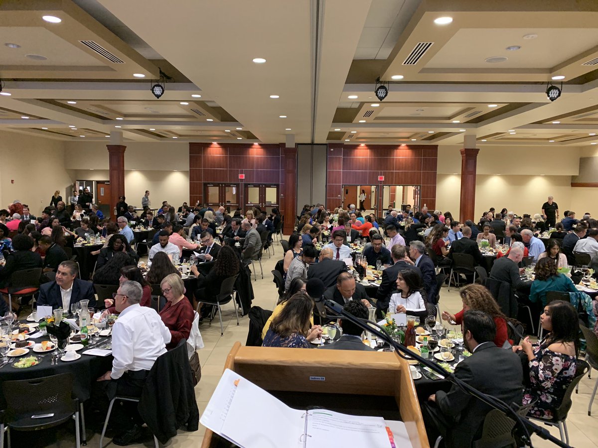 DIC_ICT's tweet photo. Full house! Excited to emcee tonight's @KHEDFScholars Scholars & Recognition Dinner. #KHEDFDreams #ViewFromThePerch https://t.co/9amSPBi6Ng