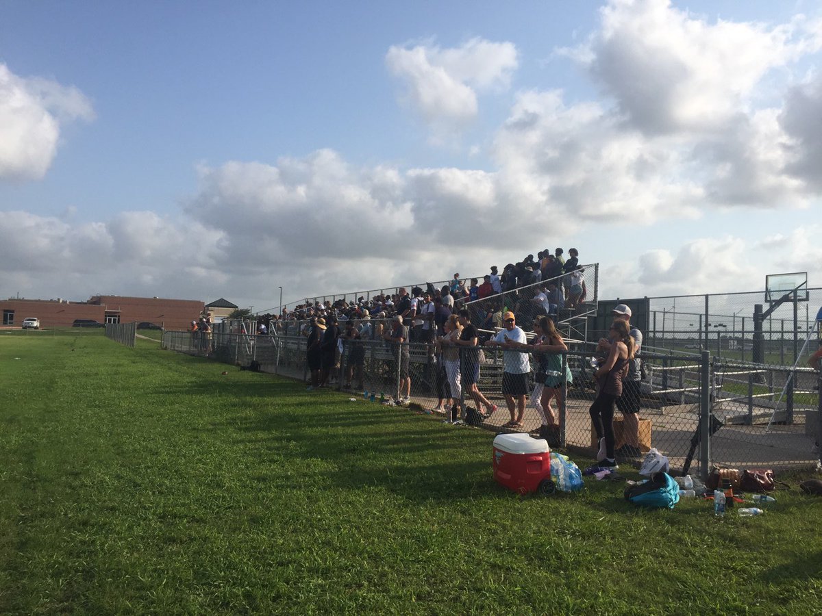 Big crowd at powderpuff