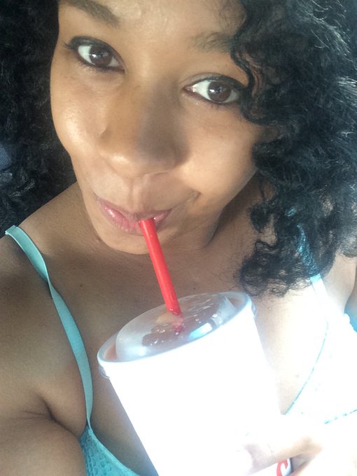 Anybody else love a good smoothie?  The way it slides down my throat makes me absolutely euphoric  #destin<a href="/tag/florida"class="tags"><span>#florida</span></a><a href="/tag/health"class="tags"><span>#health</span></a><a href="/tag/smoothie"class="tags"><span>#smoothie</span></a><a href="/tag/vegetarian"class="tags"><span>#vegetarian</span></a><a href="/tag/desti"class="tags"><span>#desti</span></a>
