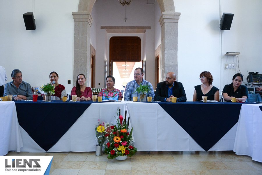 LIENS_Enlaces's tweet photo. La ANMEC realizó su presentación en las instalaciones del CCB, acompañadas de los representantes de Sria. de Desarrollo Económico y Sria. de Turismo, para afianzar la unión empresarial entre sus asociadas por medio de nuevas estrategias que desarrollarán en la ciudad de Durango. https://t.co/OtXYcIA3Zf