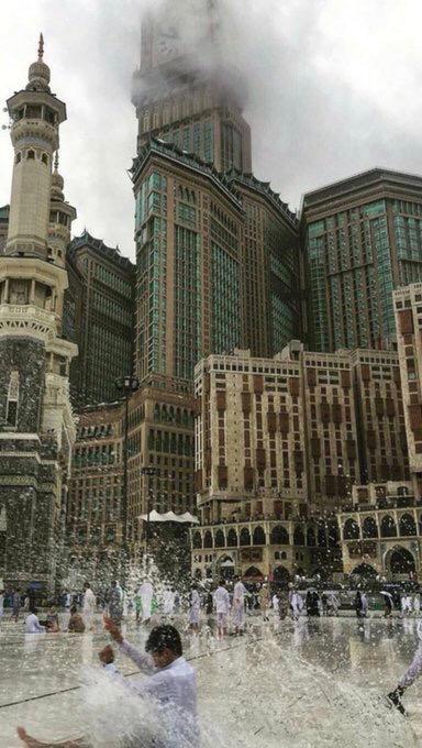 qapmb1's tweet photo. أرادوا بها دخان وونار فارسل الله لها ألغيت 💔
#الحرم_المكي https://t.co/FIF24SJ24n