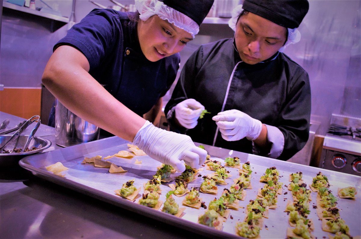 Nuestro personal trabaja con pasión porque disfrutan lo que hacen.

#TrabajoSiHay #PASION #comidamexicana #coronela